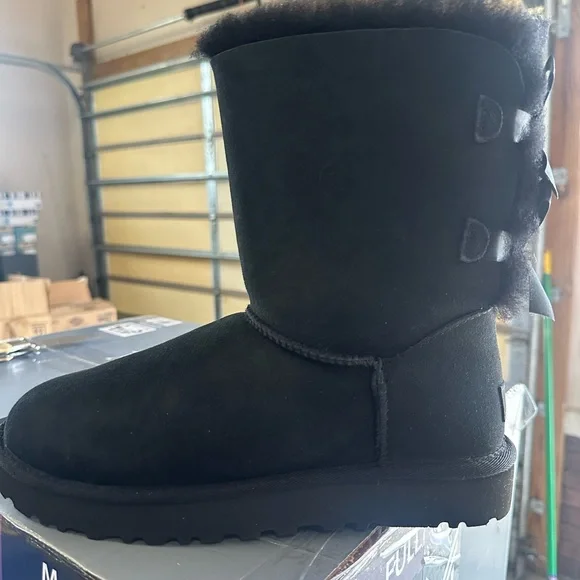Ugg Bailey Bow II - Picture 1 of 3